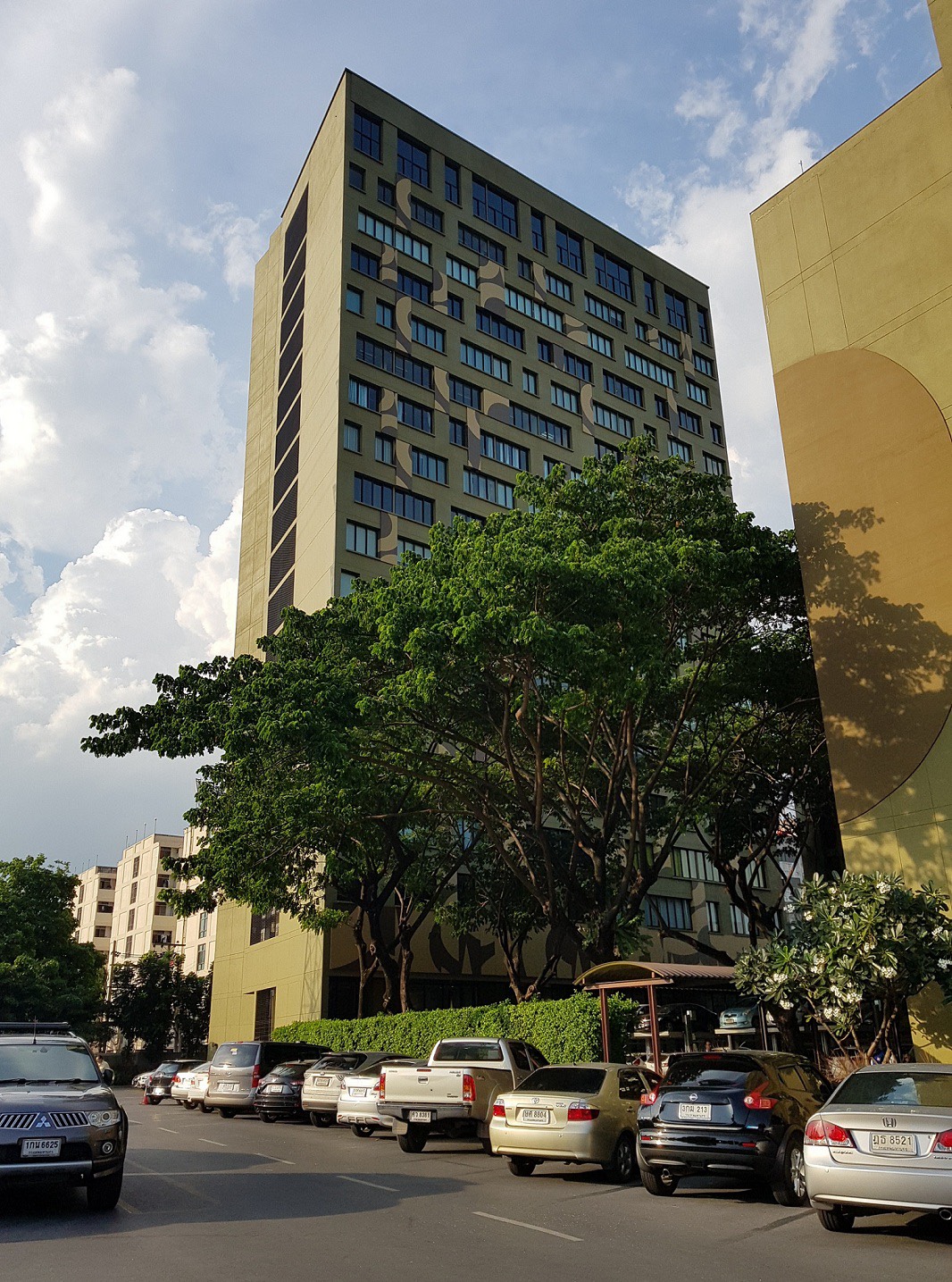 Promphan 2 Building, Lat Phrao Soi 3, Lat Phrao Road, Chom Phon, Chatuchak, Bangkok 10900, Thailand